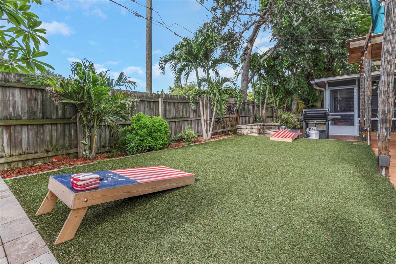 Listing photo id 48 for 11530 66th Avenue N