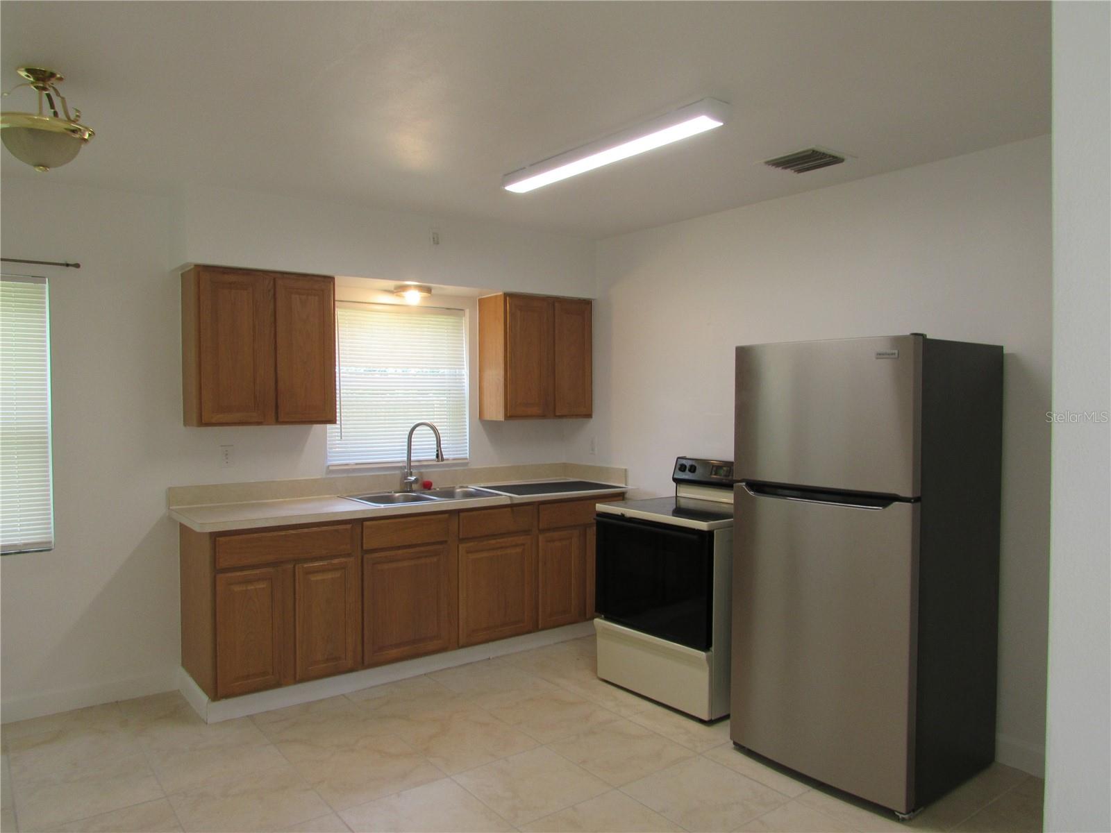 Image 3 of 12 For 137 Linden Street