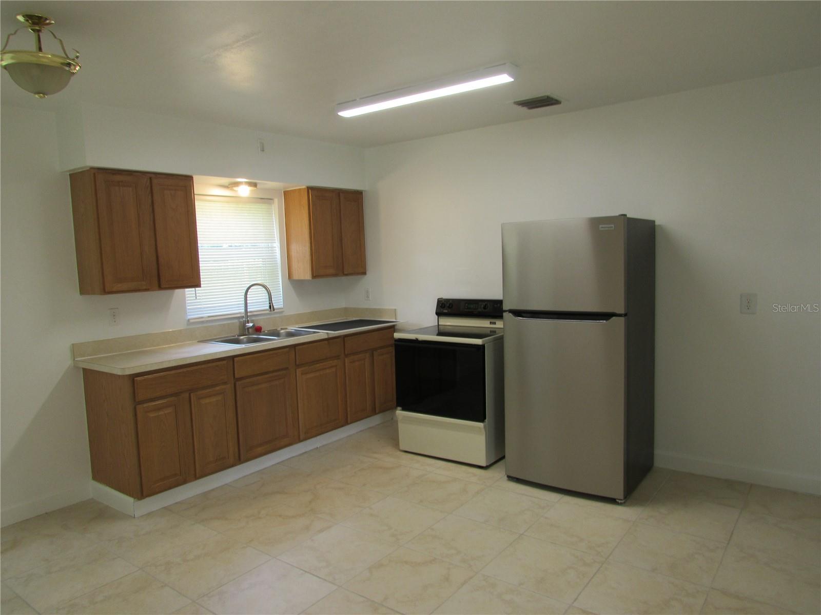 Image 4 of 12 For 137 Linden Street