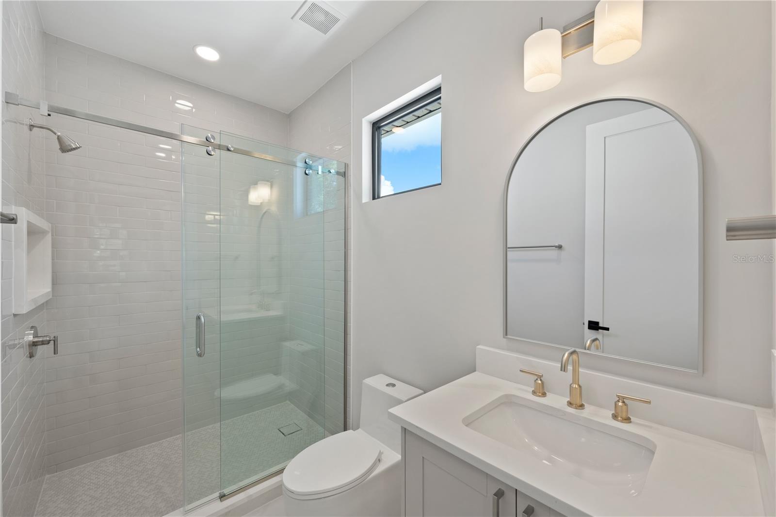 Image 30 of 52 For 925 Lake Emerald Drive