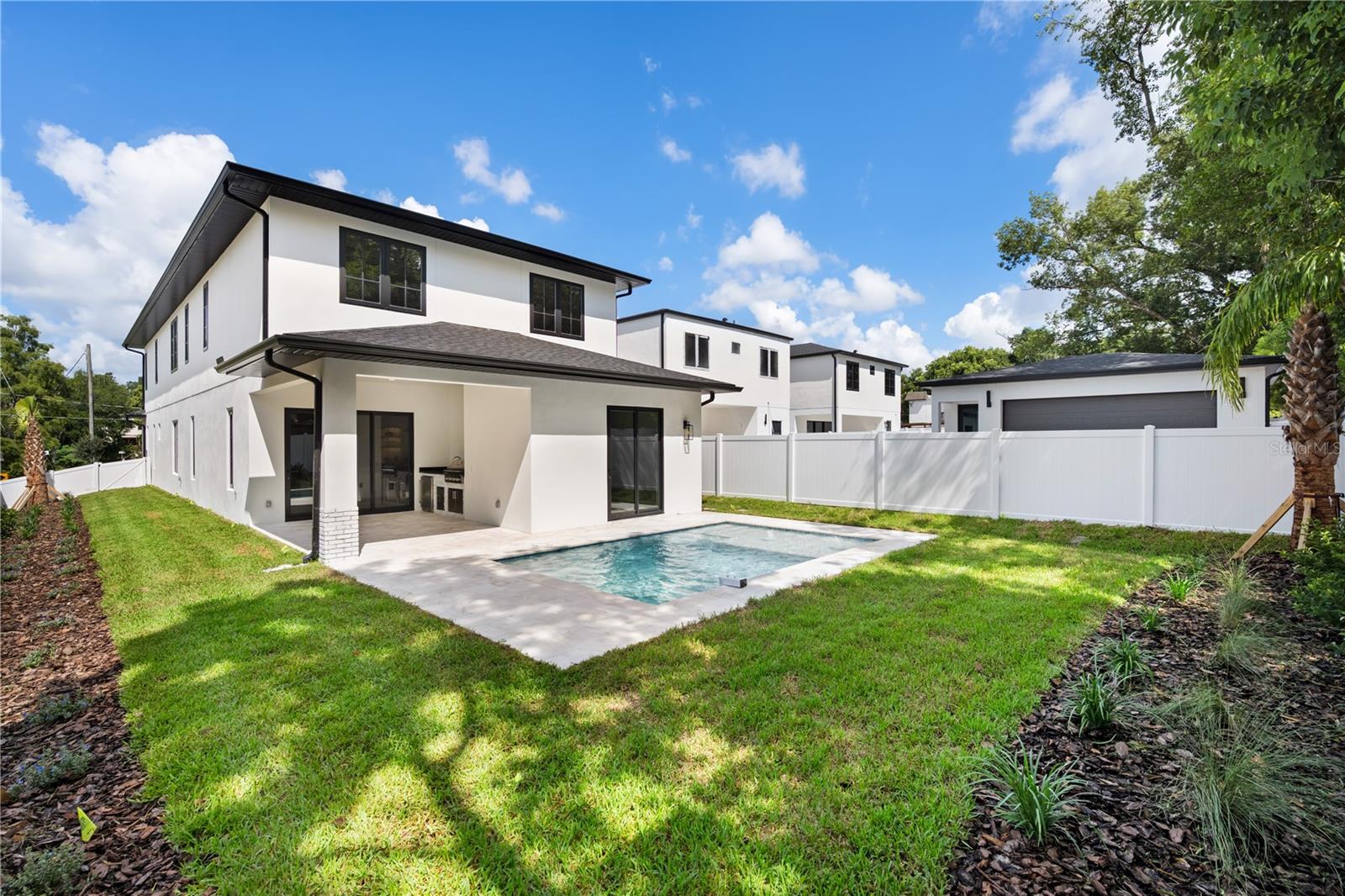 Image 37 of 52 For 925 Lake Emerald Drive