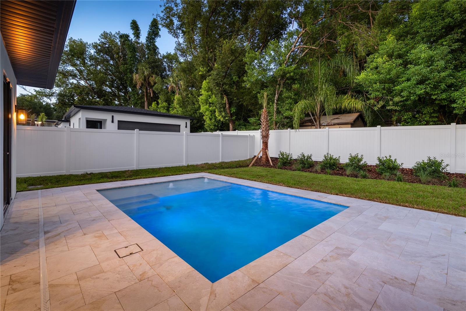 Image 40 of 52 For 925 Lake Emerald Drive
