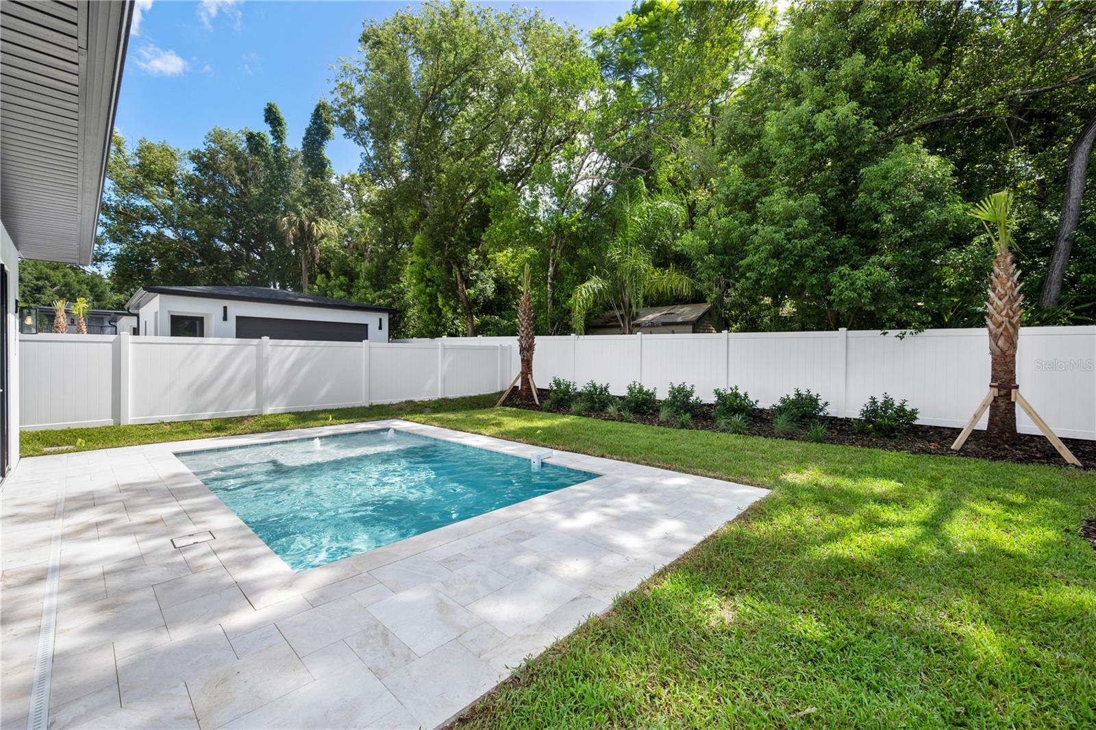 Image 41 of 52 For 925 Lake Emerald Drive