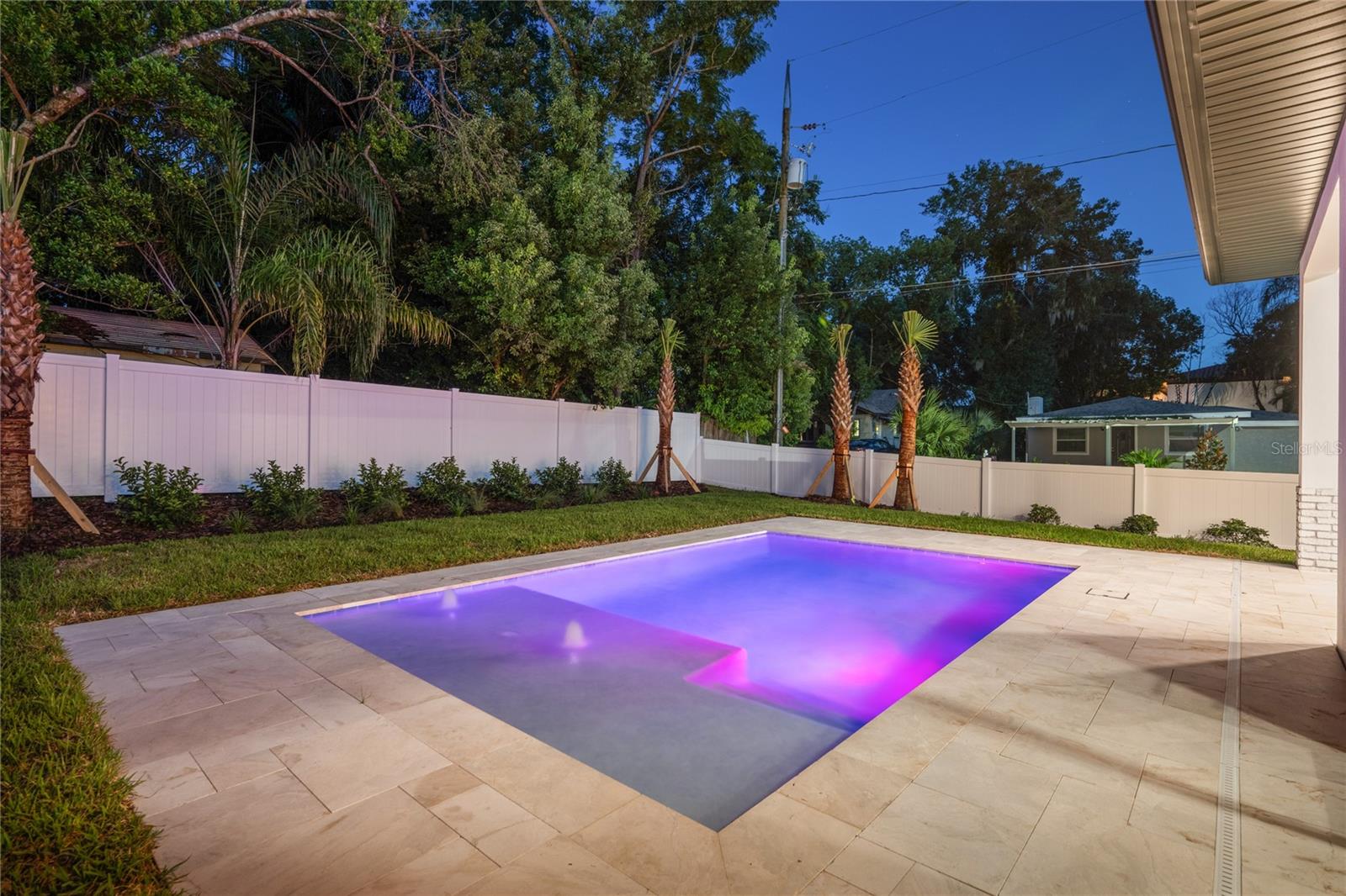 Image 42 of 52 For 925 Lake Emerald Drive