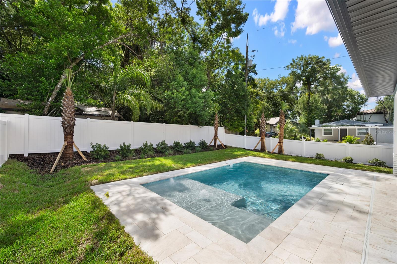 Image 43 of 52 For 925 Lake Emerald Drive