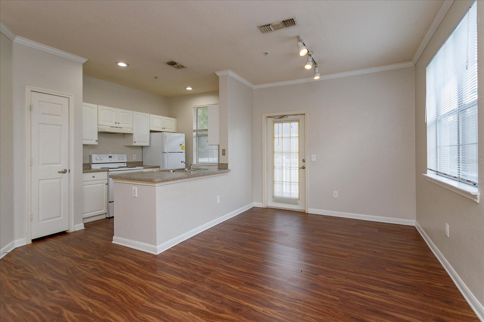 Image 6 of 26 For 860 Orange Avenue 262