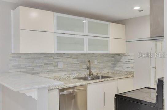 Image 6 of 13 For 334 48th Avenue N 236