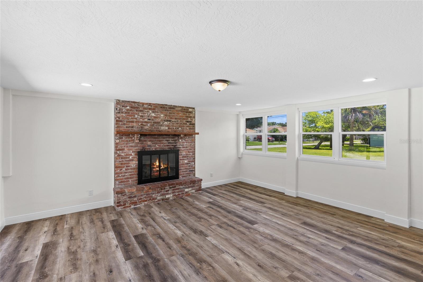 Image 11 of 46 For 608 Cedar Avenue