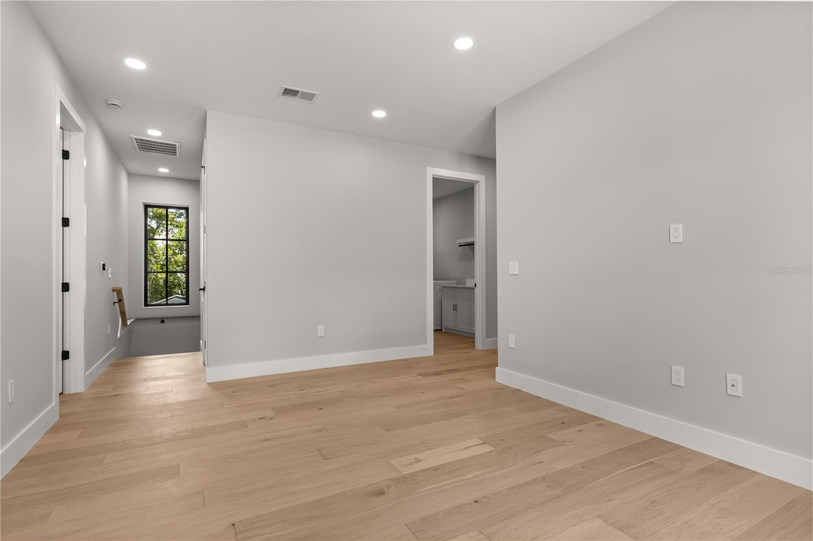 Image 31 of 48 For 902 Shady Lane Drive