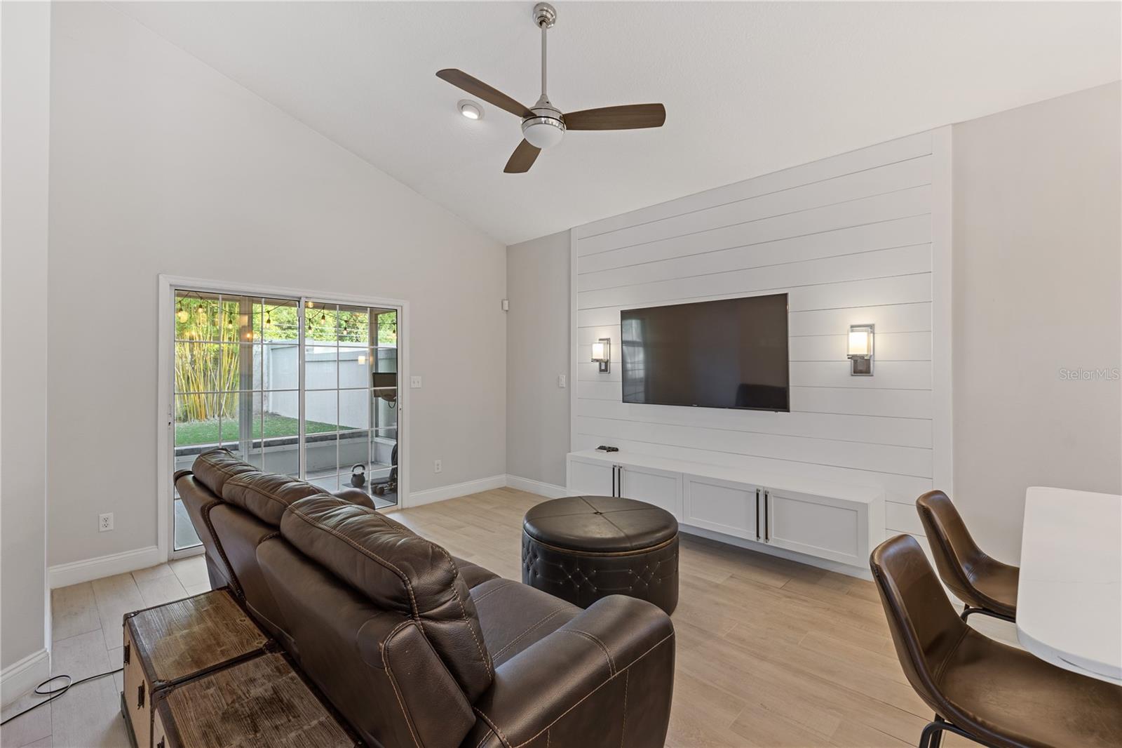 Image 11 of 27 For 8407 Foxworth Circle 15