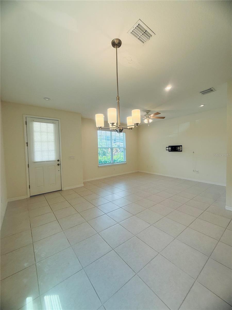 Listing photo id 13 for 8878 Herencia Alley
