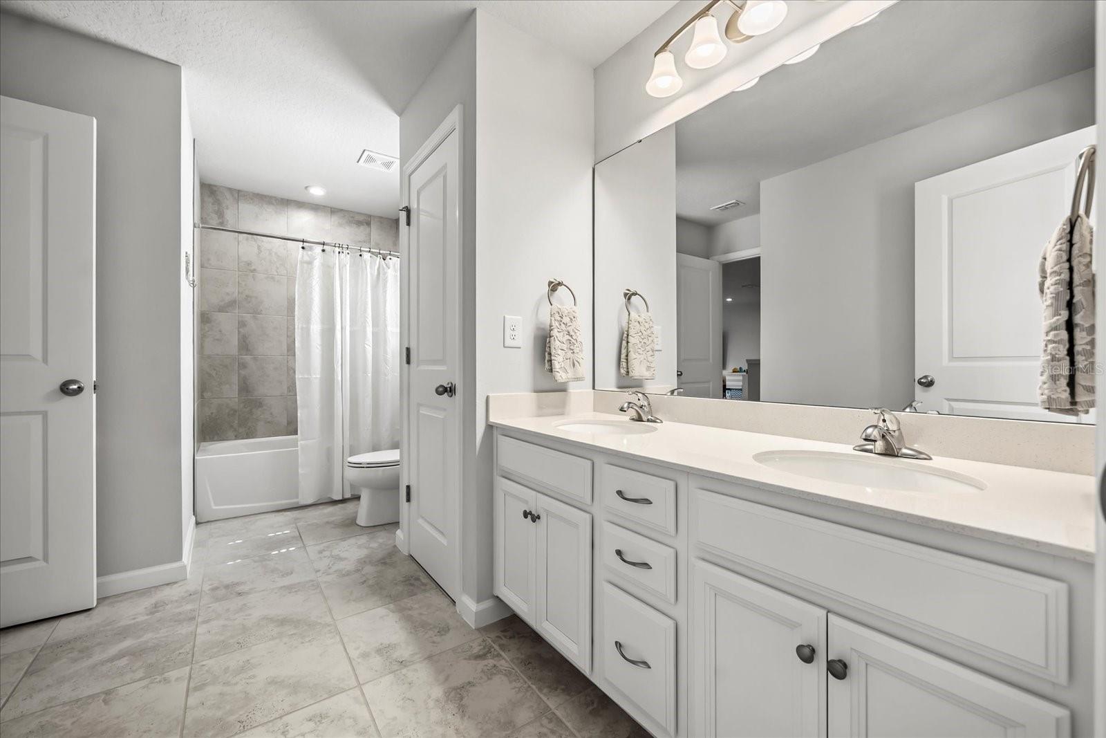 Image 23 of 35 For 16564 Silversaw Palm Drive