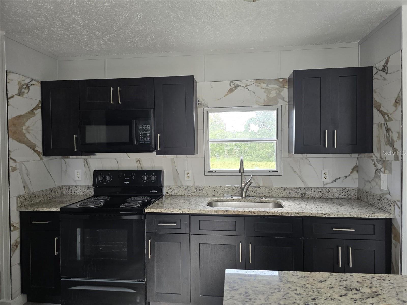 Image 2 of 10 For 4521 Dunkeld Avenue