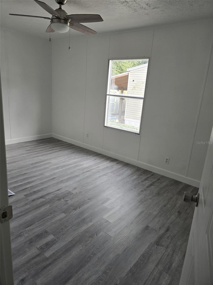 Image 4 of 10 For 4521 Dunkeld Avenue