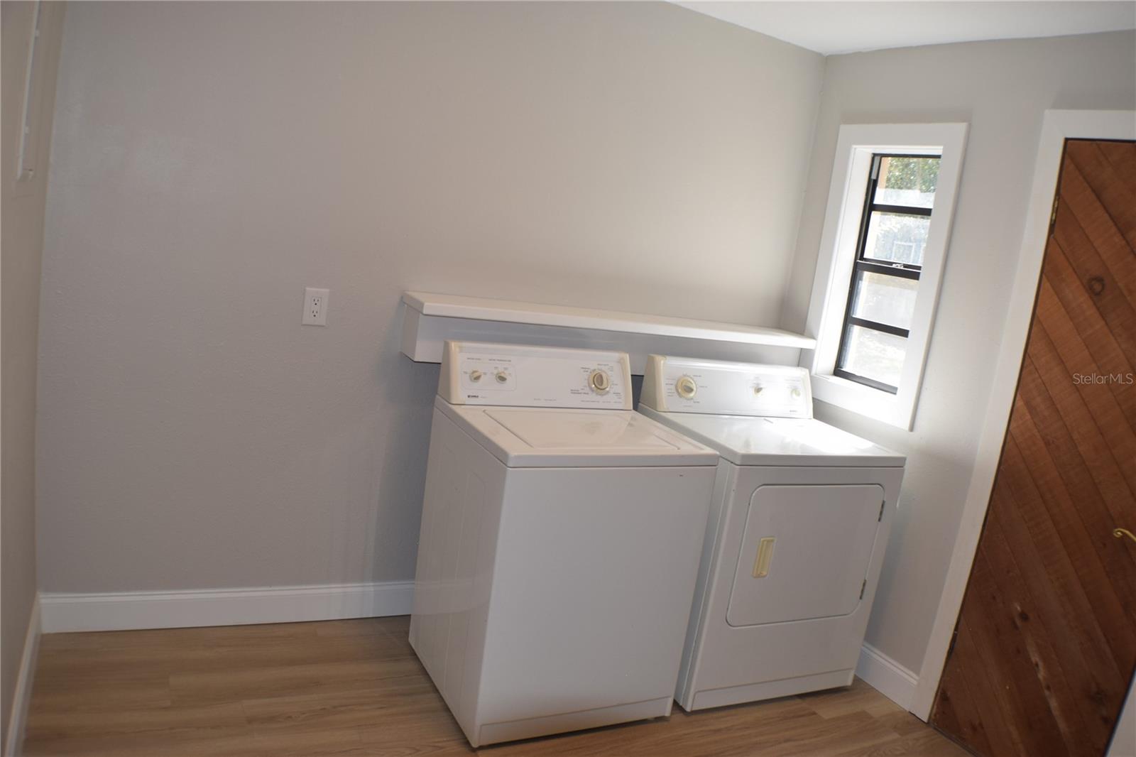Image 23 of 44 For 1102 Winter Springs Boulevard