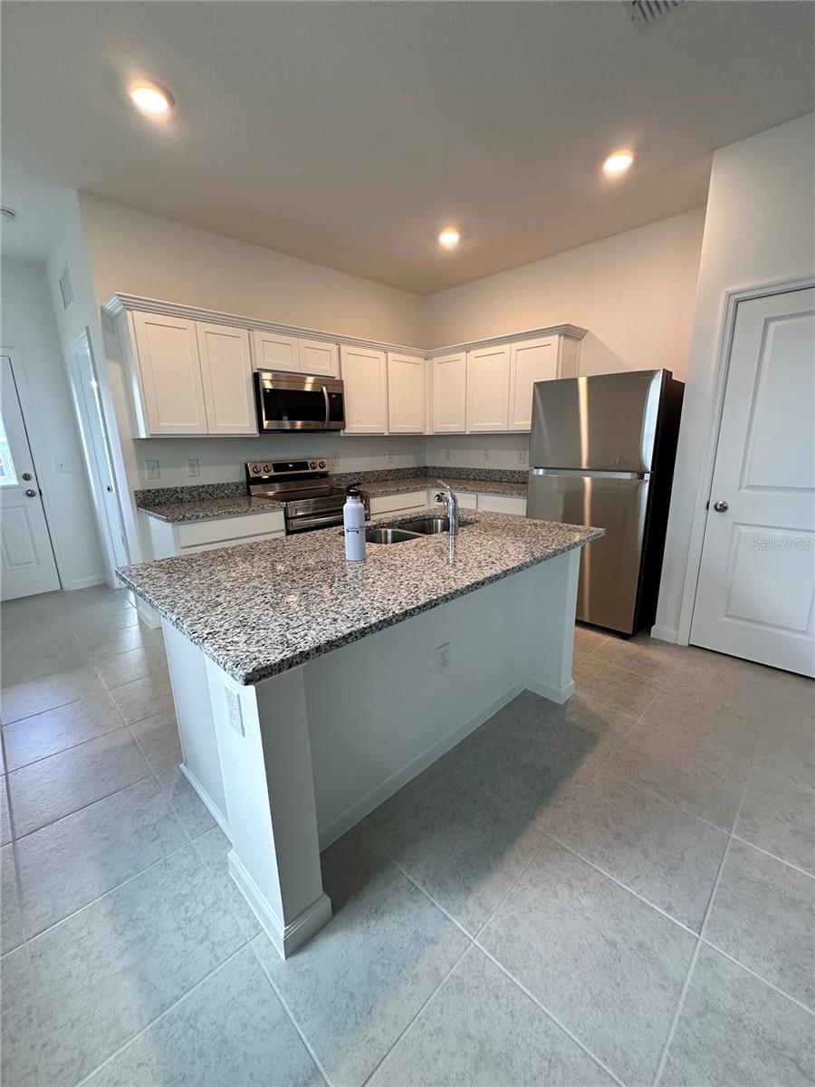 Image 2 of 12 For 2912 Poppy Avenue