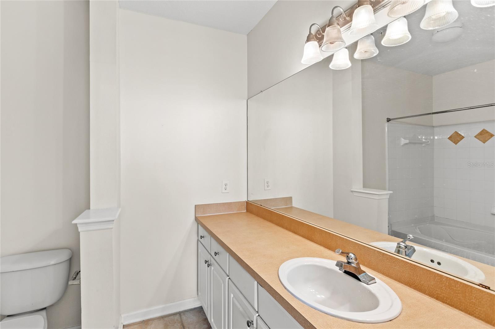 Image 16 of 34 For 12843 Madison Pointe  208