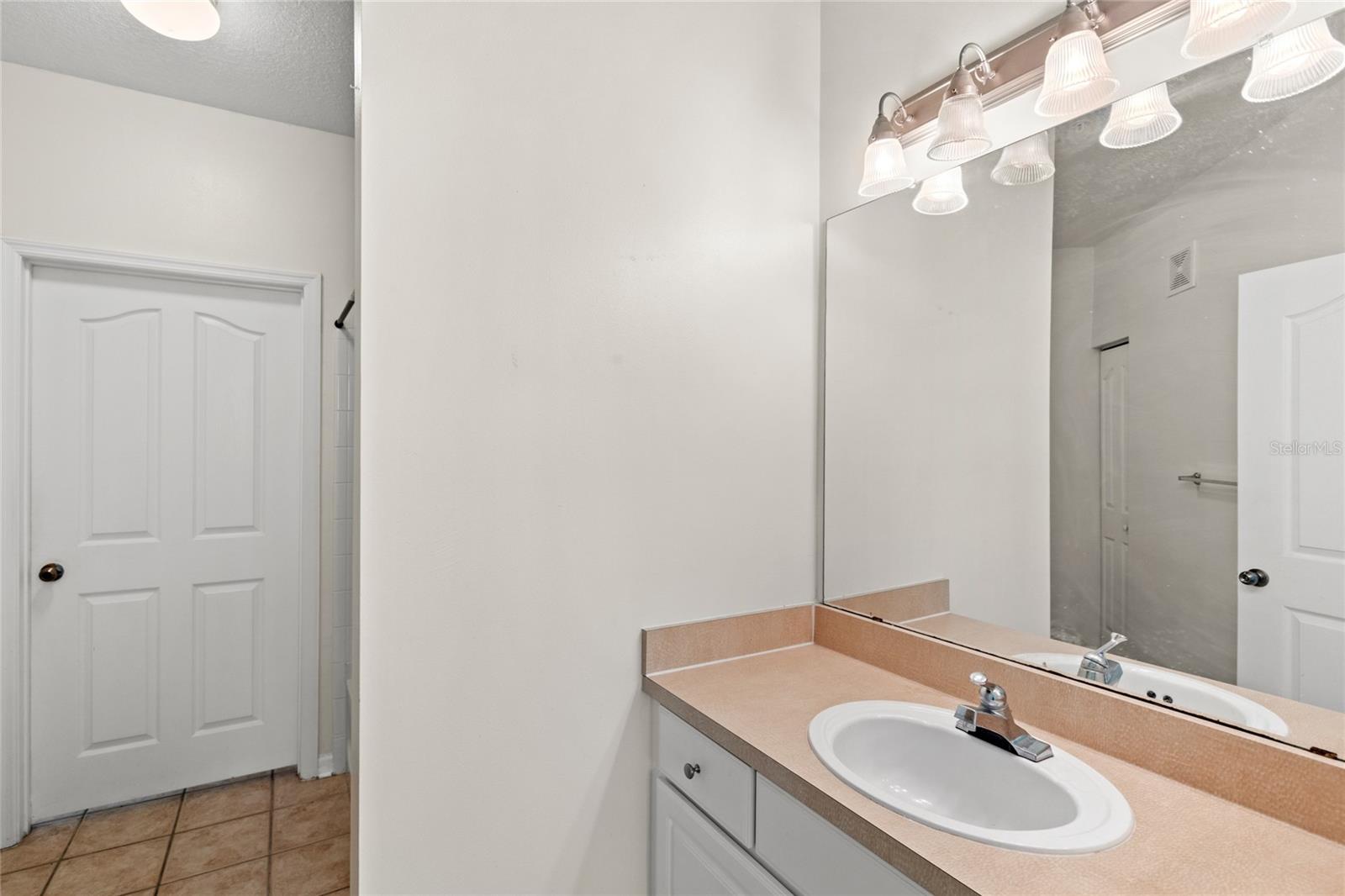 Image 21 of 34 For 12843 Madison Pointe  208