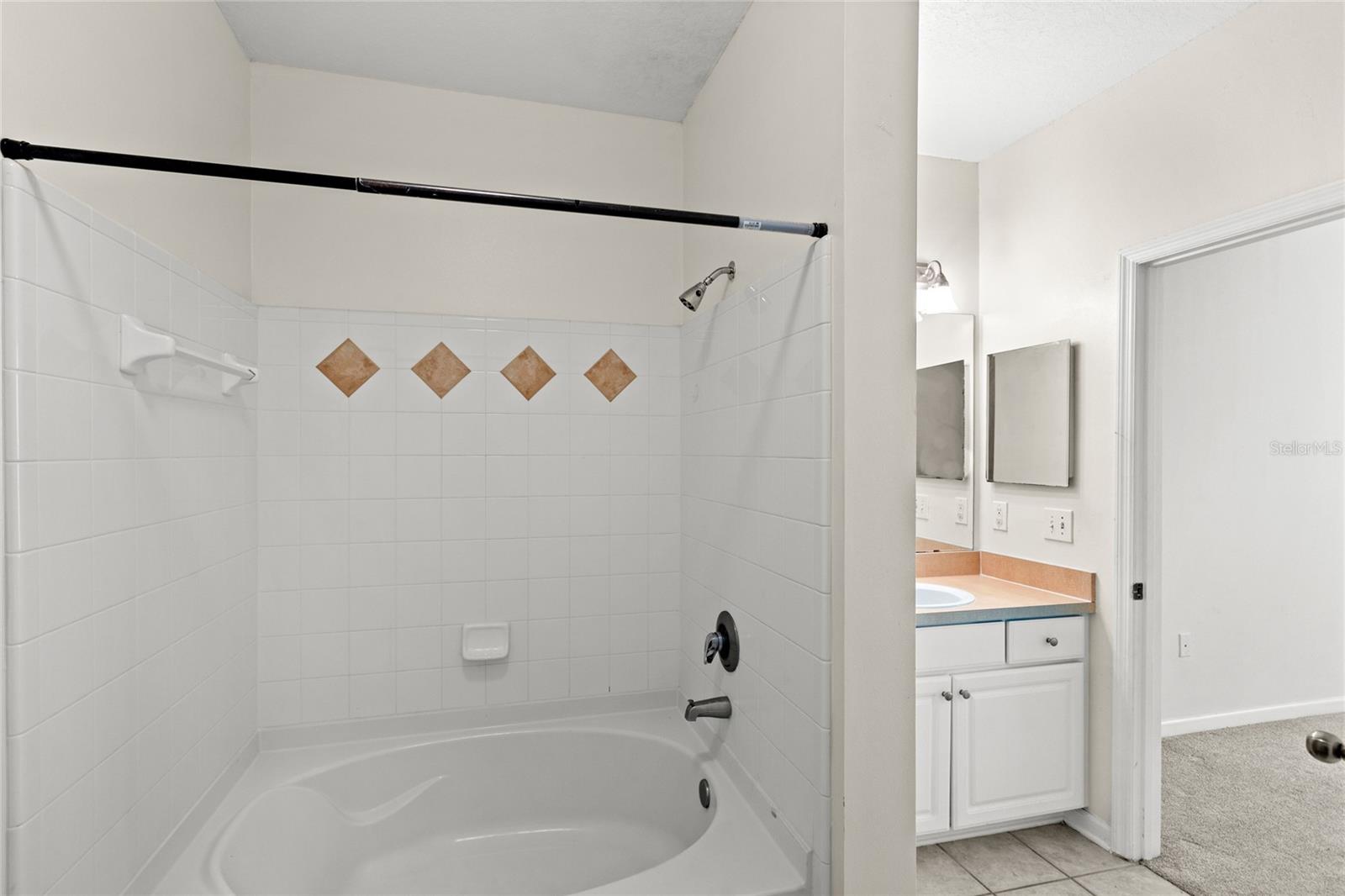 Image 22 of 34 For 12843 Madison Pointe  208