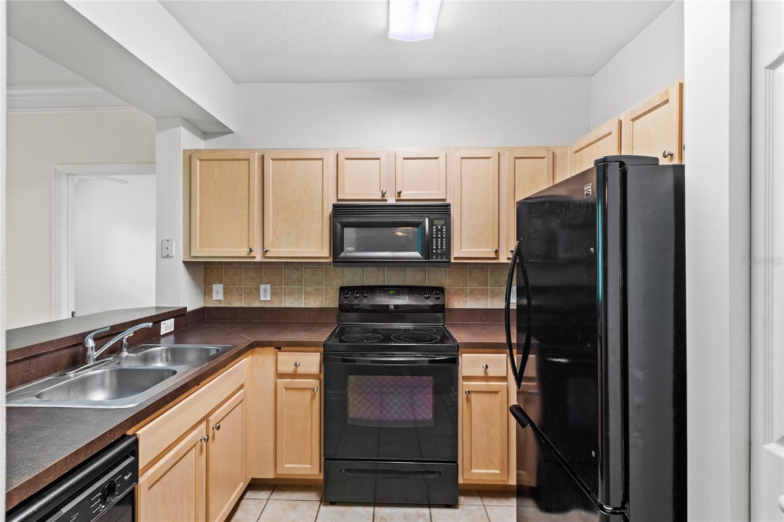 Image 6 of 34 For 12843 Madison Pointe  208