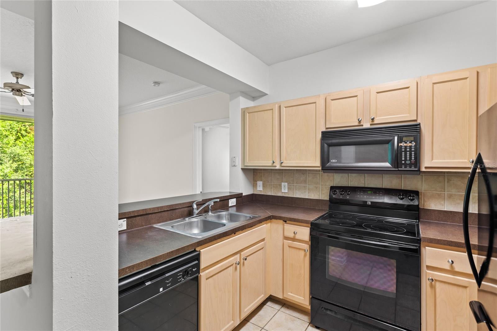 Image 7 of 34 For 12843 Madison Pointe  208
