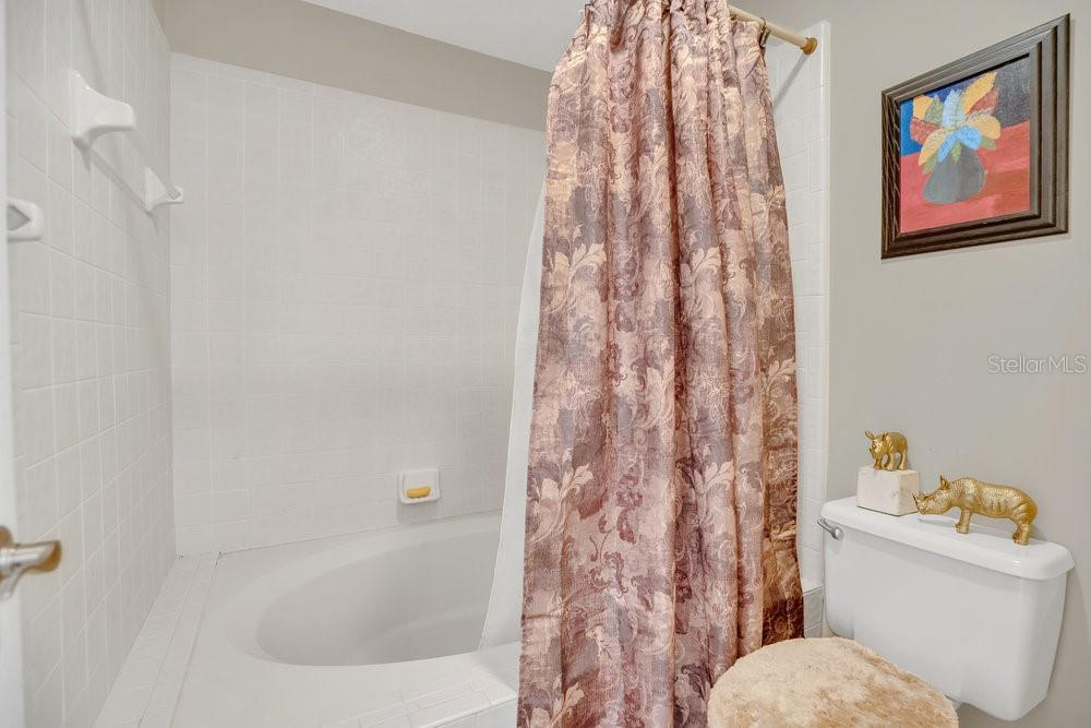 Image 21 of 32 For 240 Killarney Bay Court 4