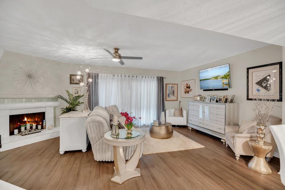 Image 5 of 32 For 240 Killarney Bay Court 4