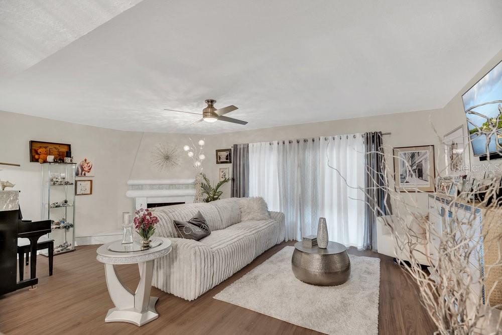 Image 6 of 32 For 240 Killarney Bay Court 4