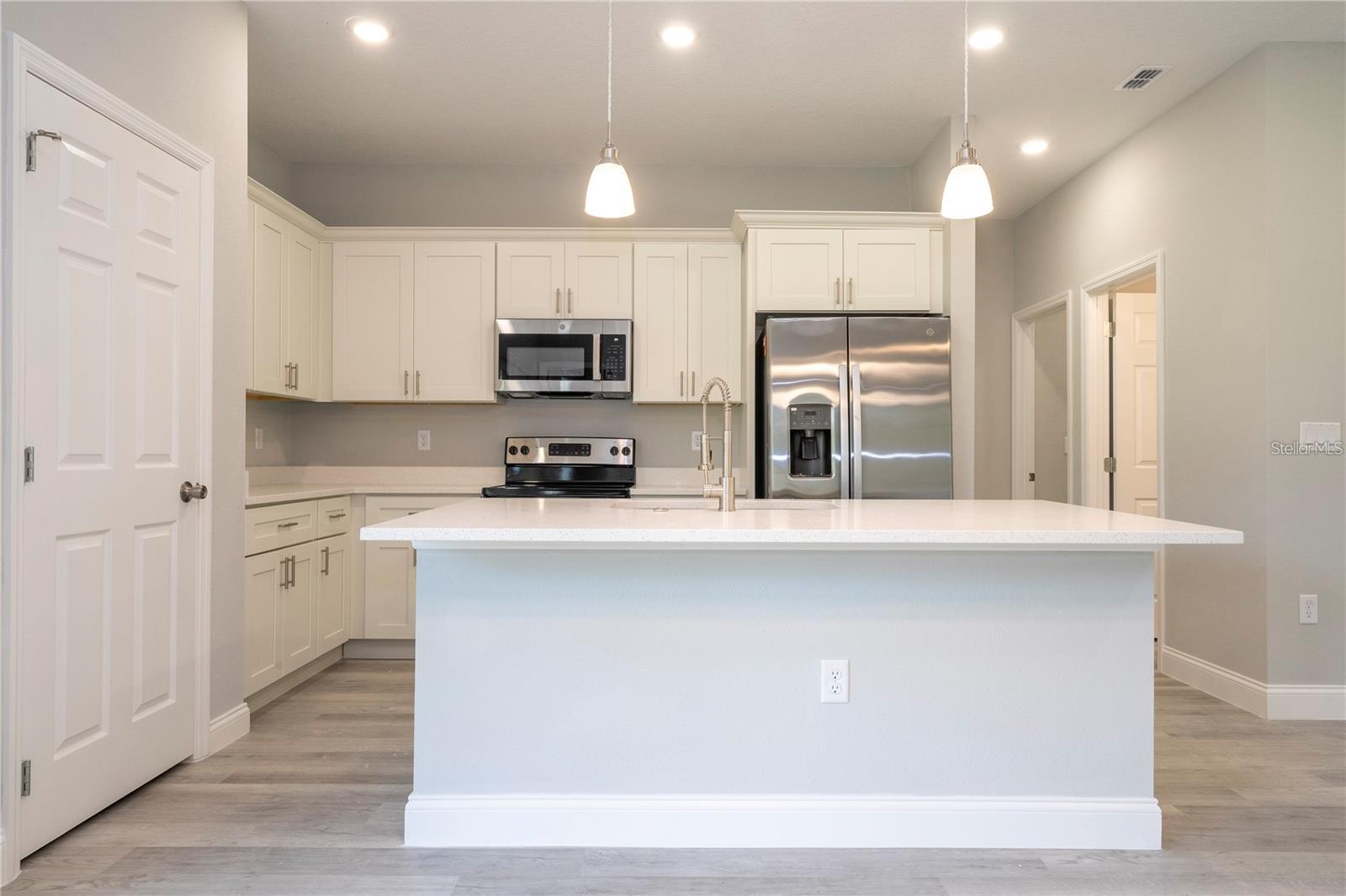 Listing photo id 8 for 7908 Galena Avenue