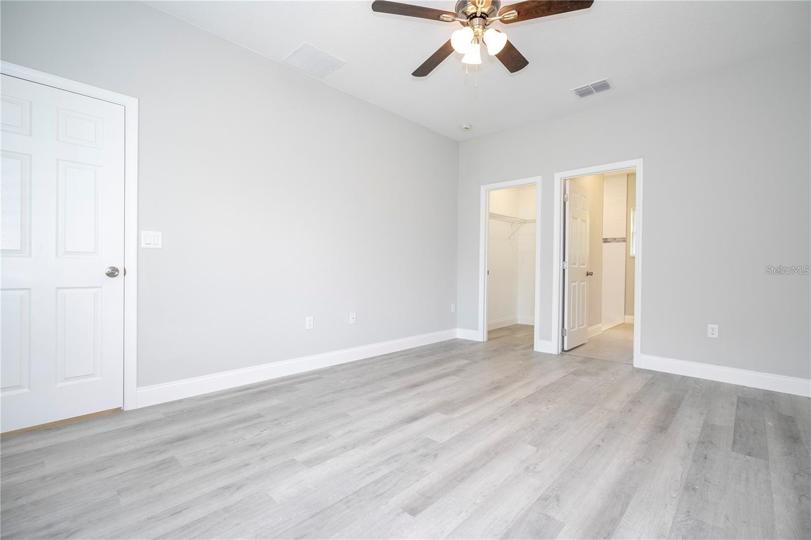 Listing photo id 13 for 7908 Galena Avenue