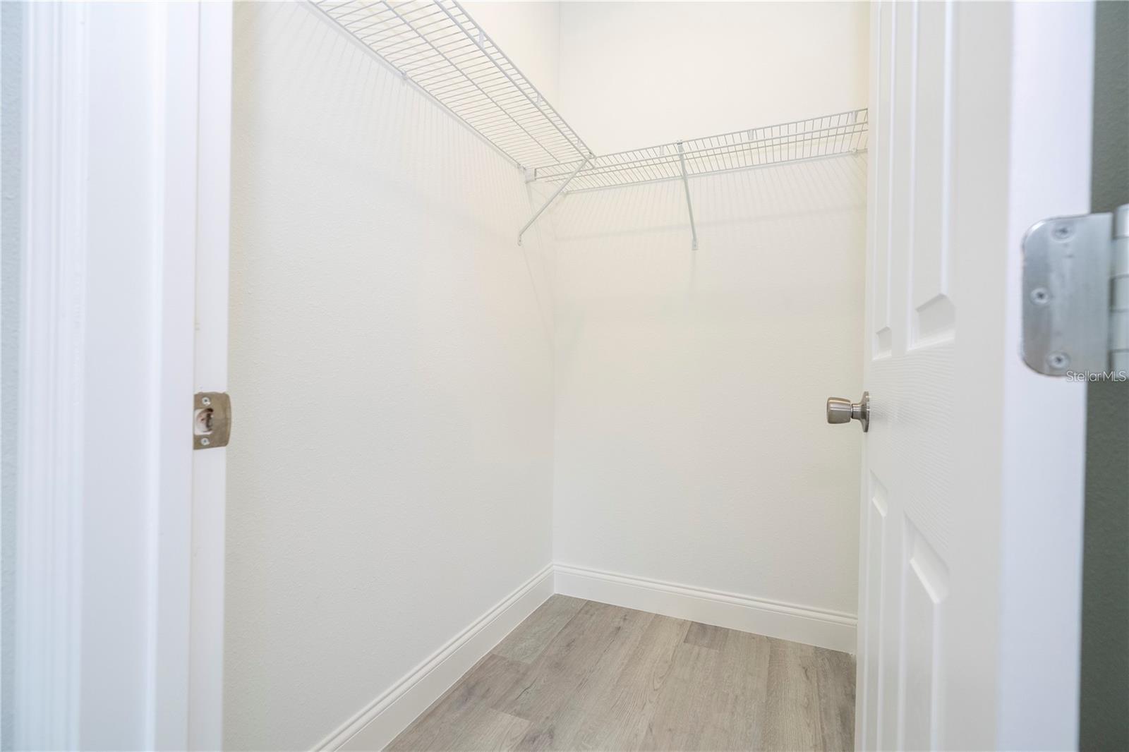 Listing photo id 16 for 7908 Galena Avenue
