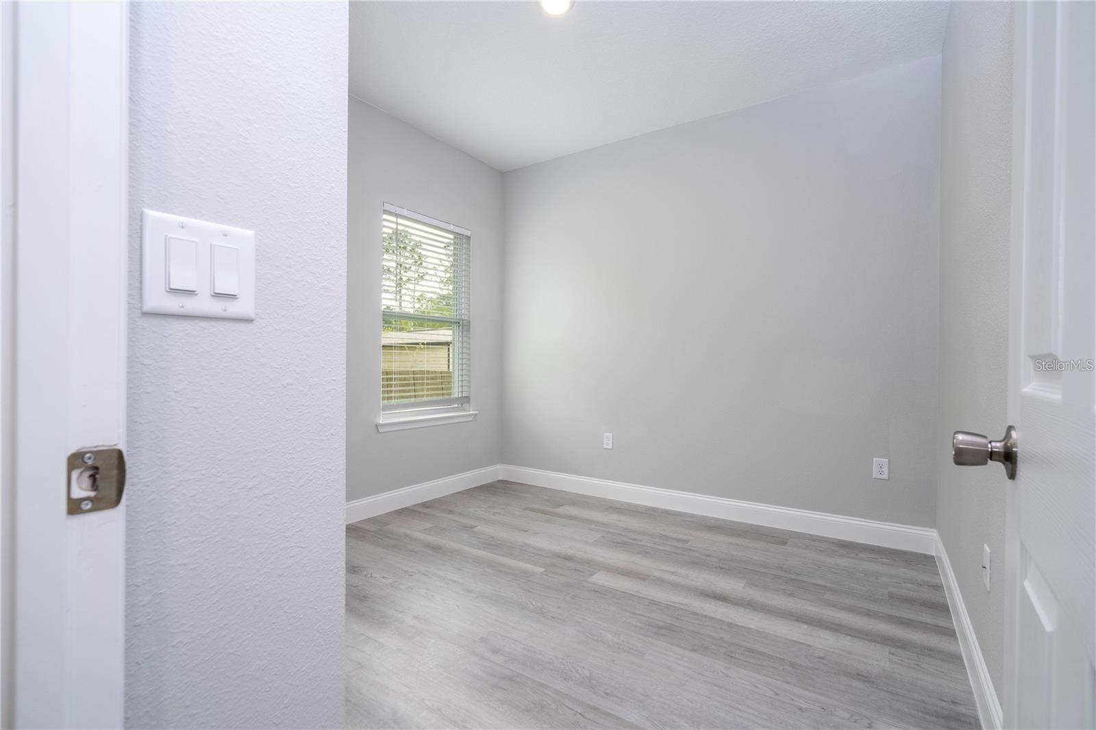 Listing photo id 26 for 7908 Galena Avenue