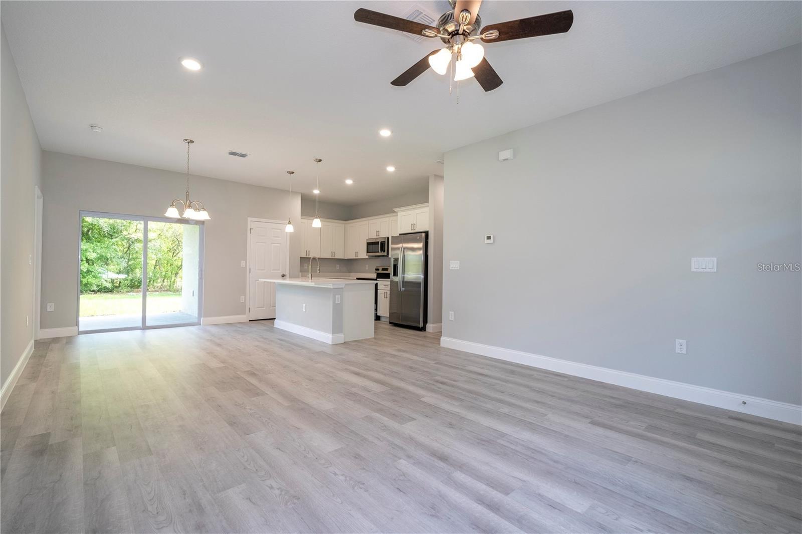 Listing photo id 3 for 7908 Galena Avenue
