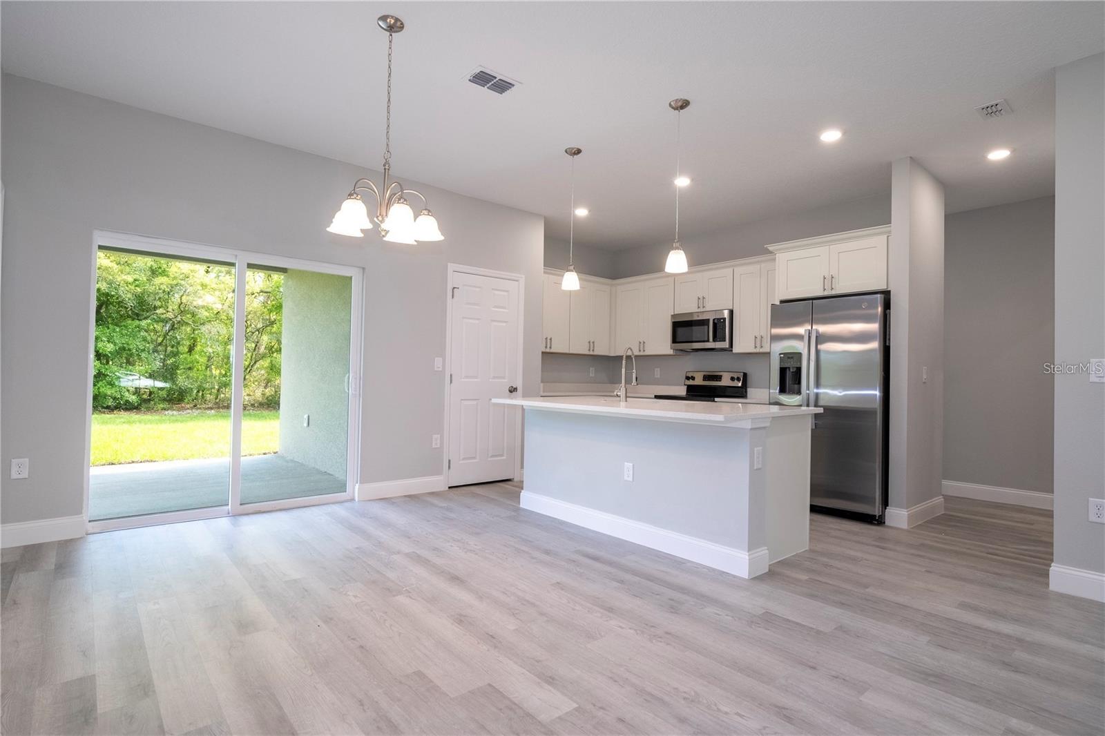 Listing photo id 4 for 7908 Galena Avenue