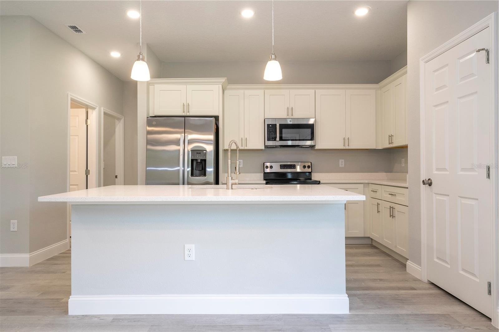 Listing photo id 14 for 2660 Gifford Lane