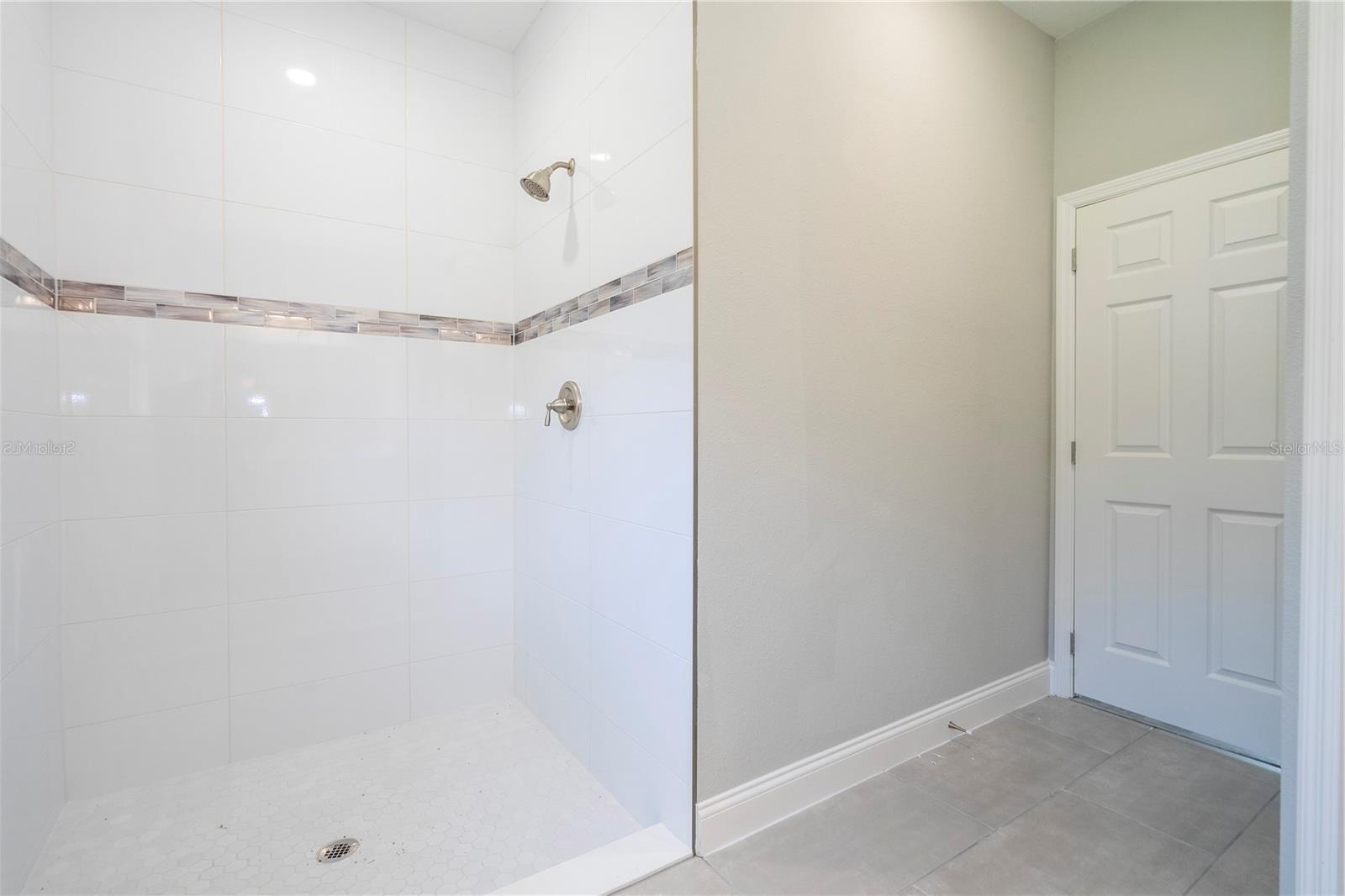 Listing photo id 34 for 2660 Gifford Lane