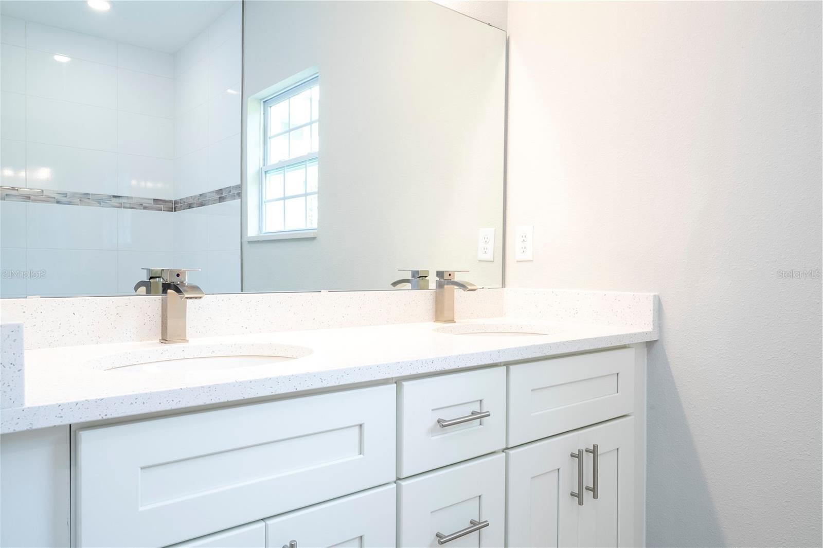 Listing photo id 36 for 2660 Gifford Lane
