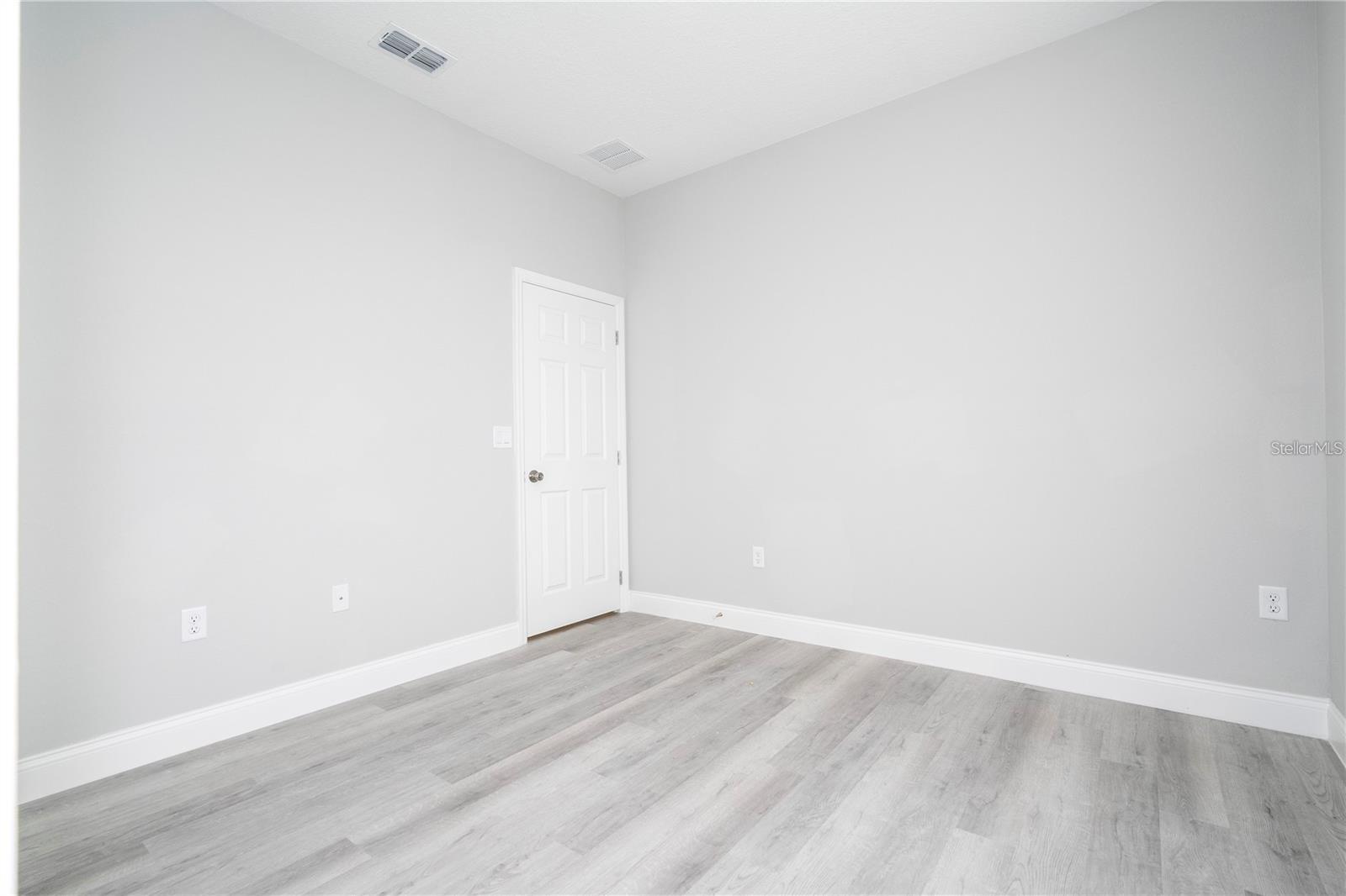 Listing photo id 46 for 2660 Gifford Lane