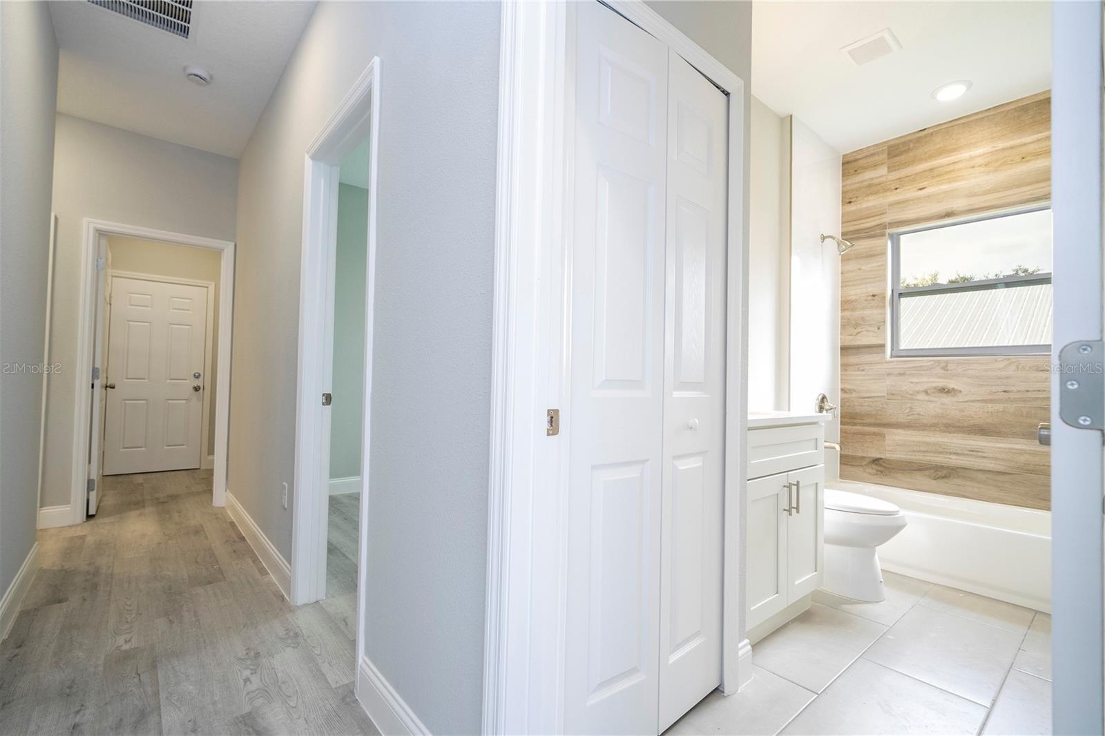 Listing photo id 47 for 2660 Gifford Lane