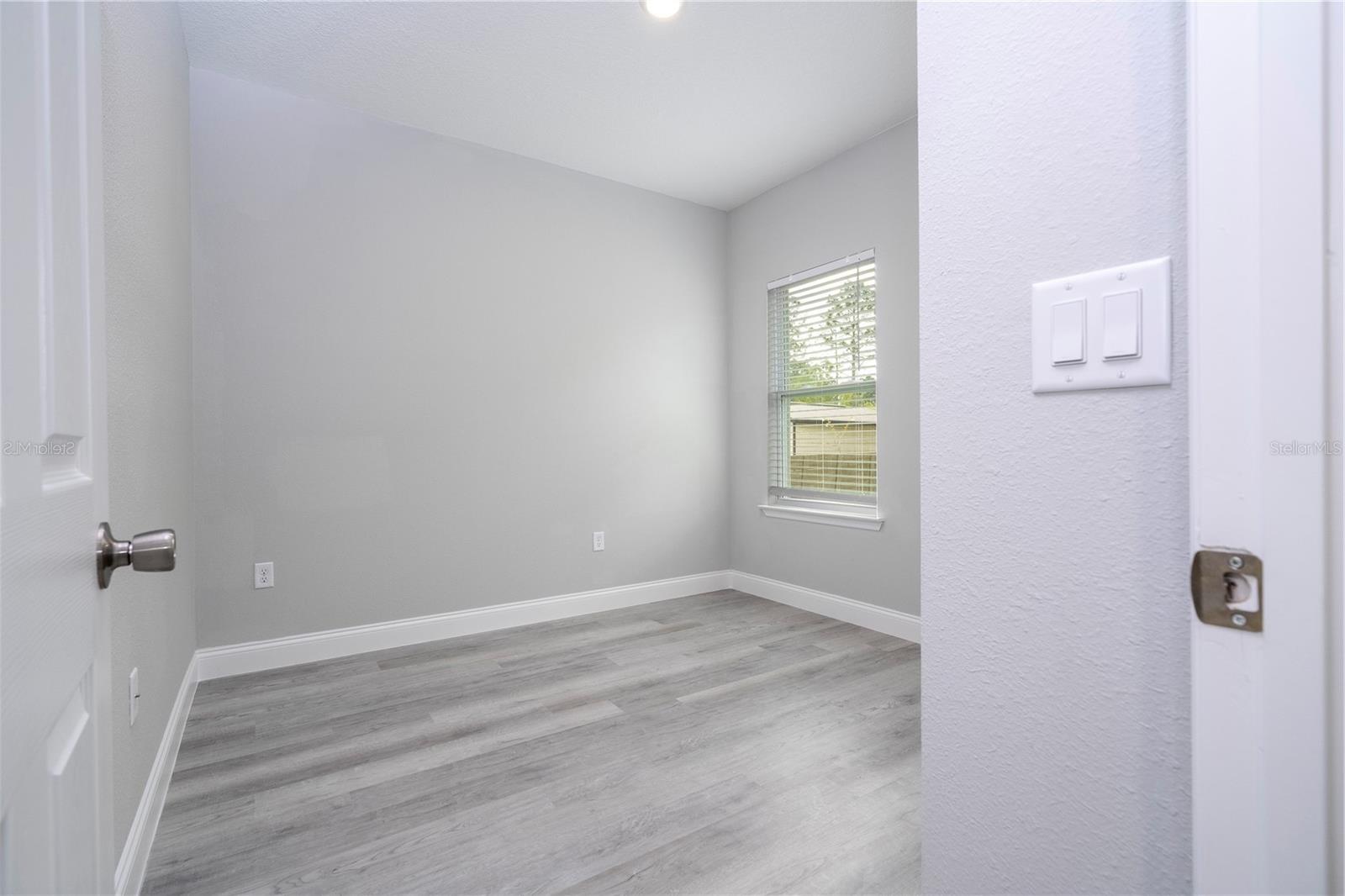 Listing photo id 50 for 2660 Gifford Lane