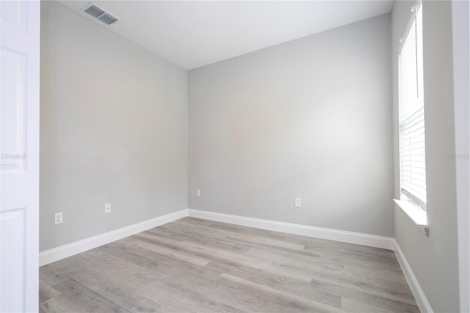 Listing photo id 53 for 2660 Gifford Lane