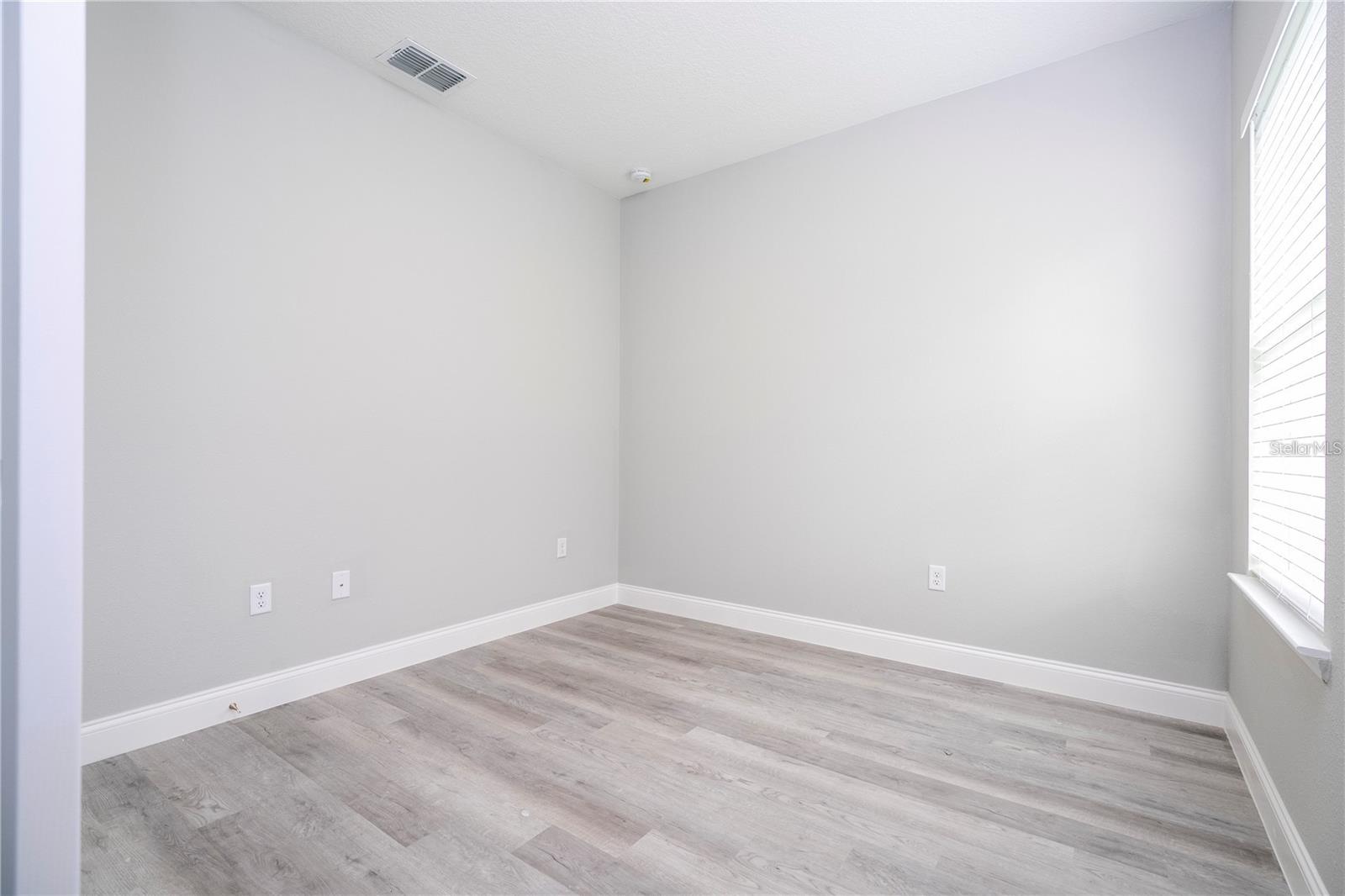 Listing photo id 58 for 2660 Gifford Lane