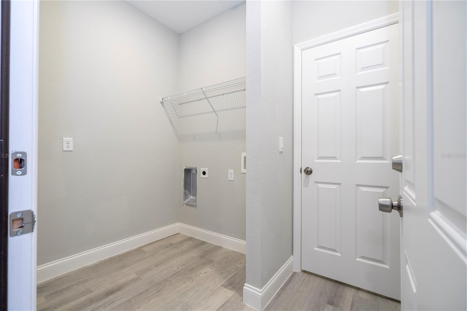 Listing photo id 59 for 2660 Gifford Lane