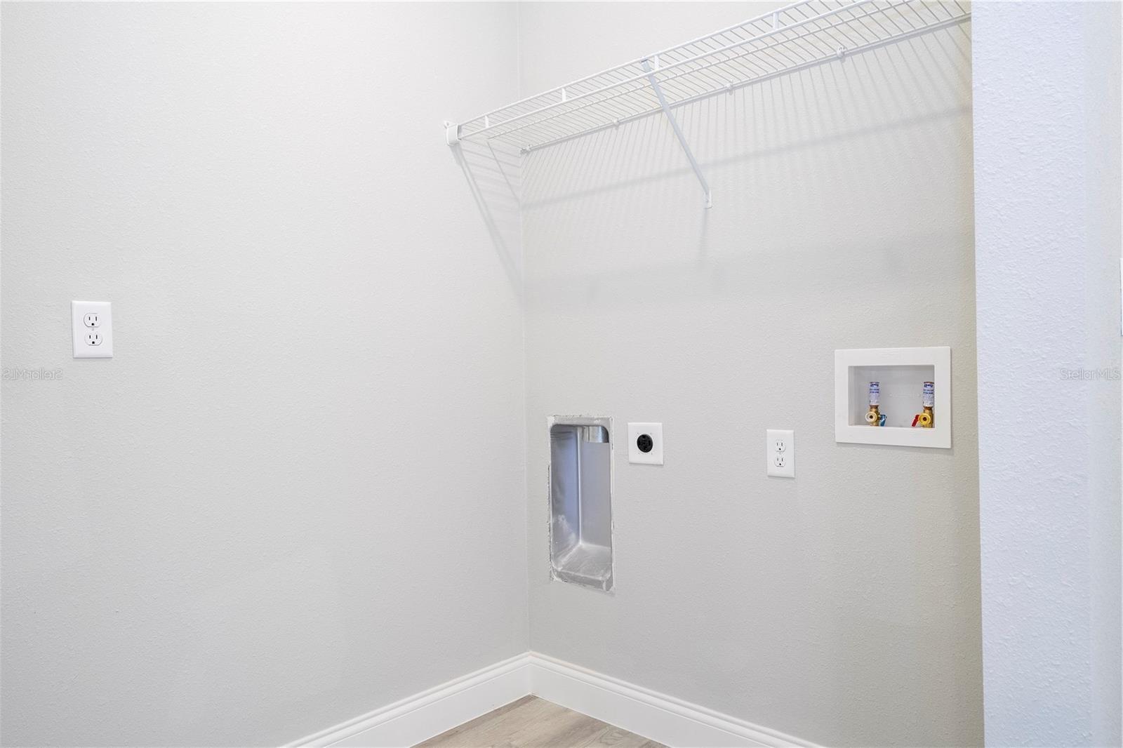 Listing photo id 60 for 2660 Gifford Lane