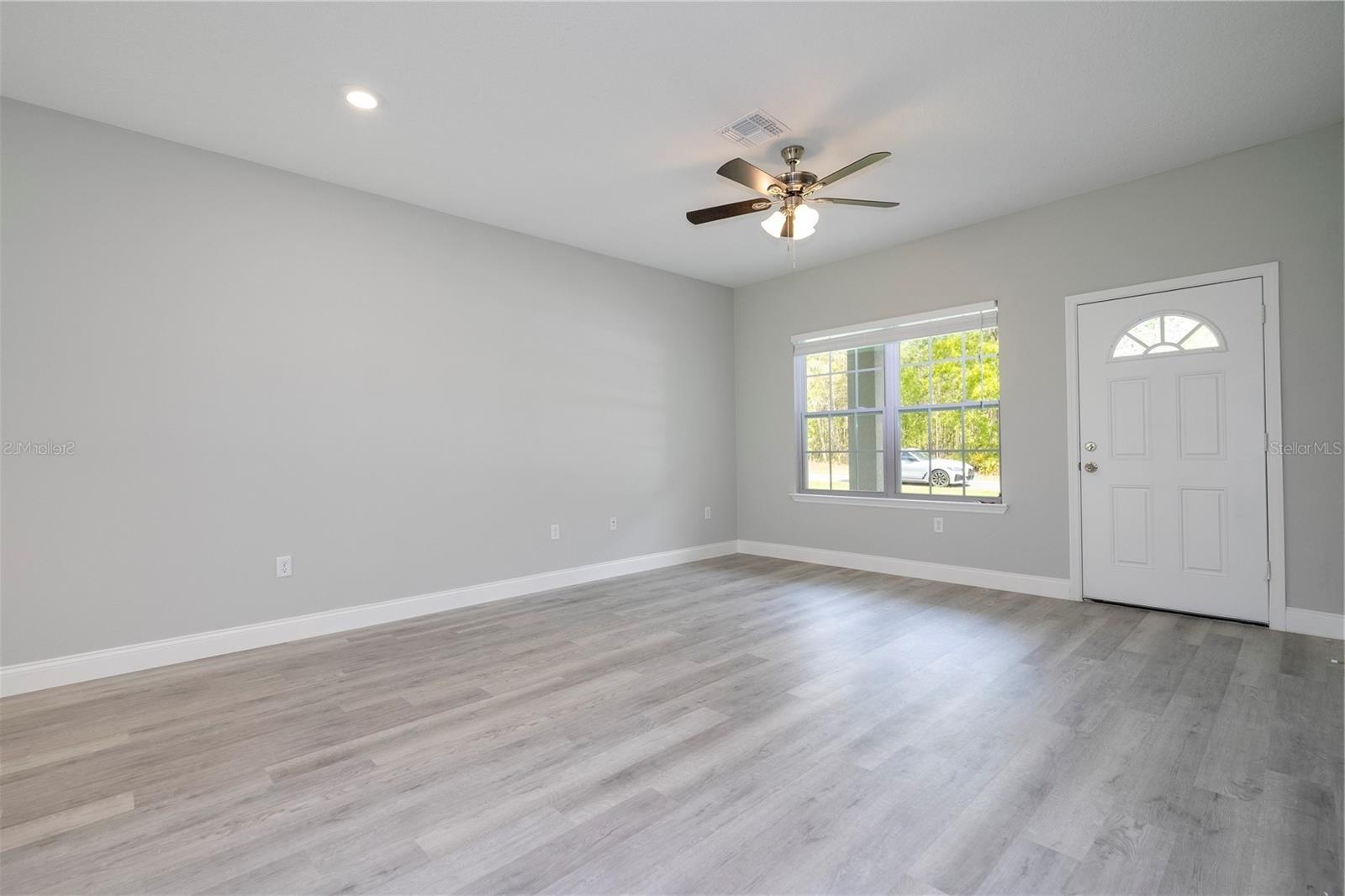 Listing photo id 6 for 2660 Gifford Lane