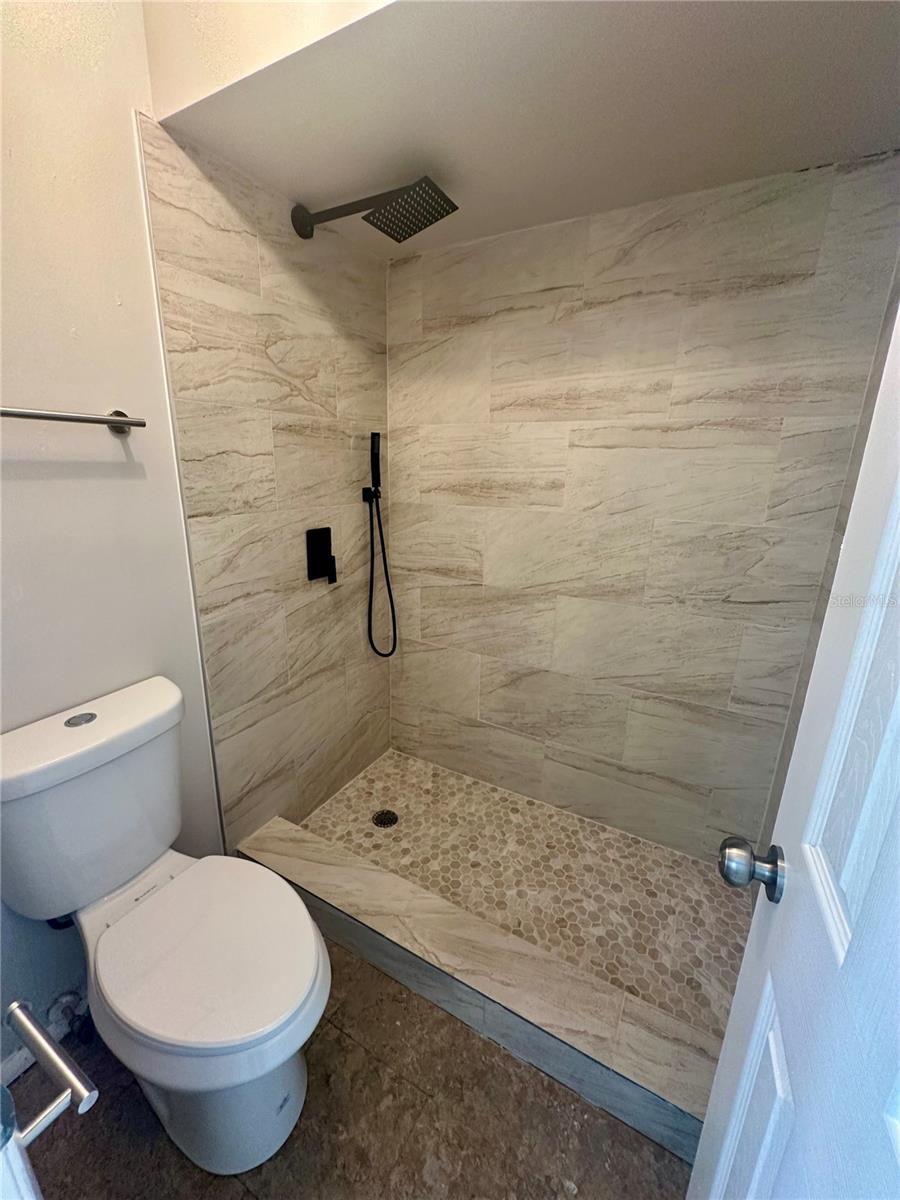 Image 11 of 14 For 2522 Oak Avenue B