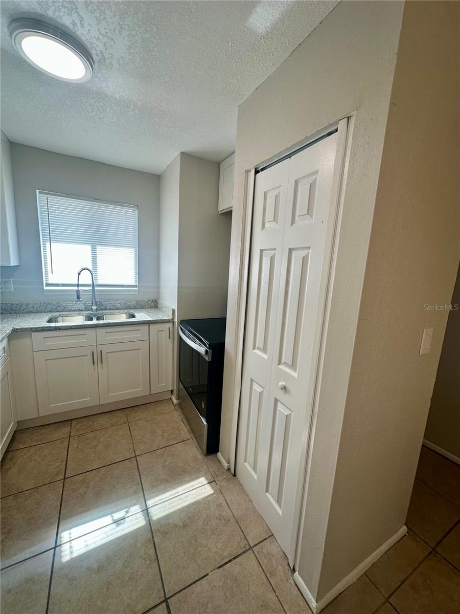 Image 6 of 14 For 2522 Oak Avenue B