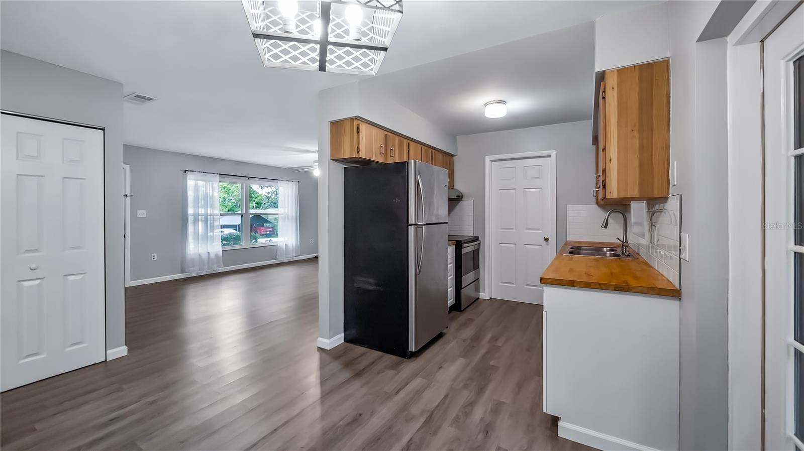 Image 11 of 30 For 1209 Russell Drive