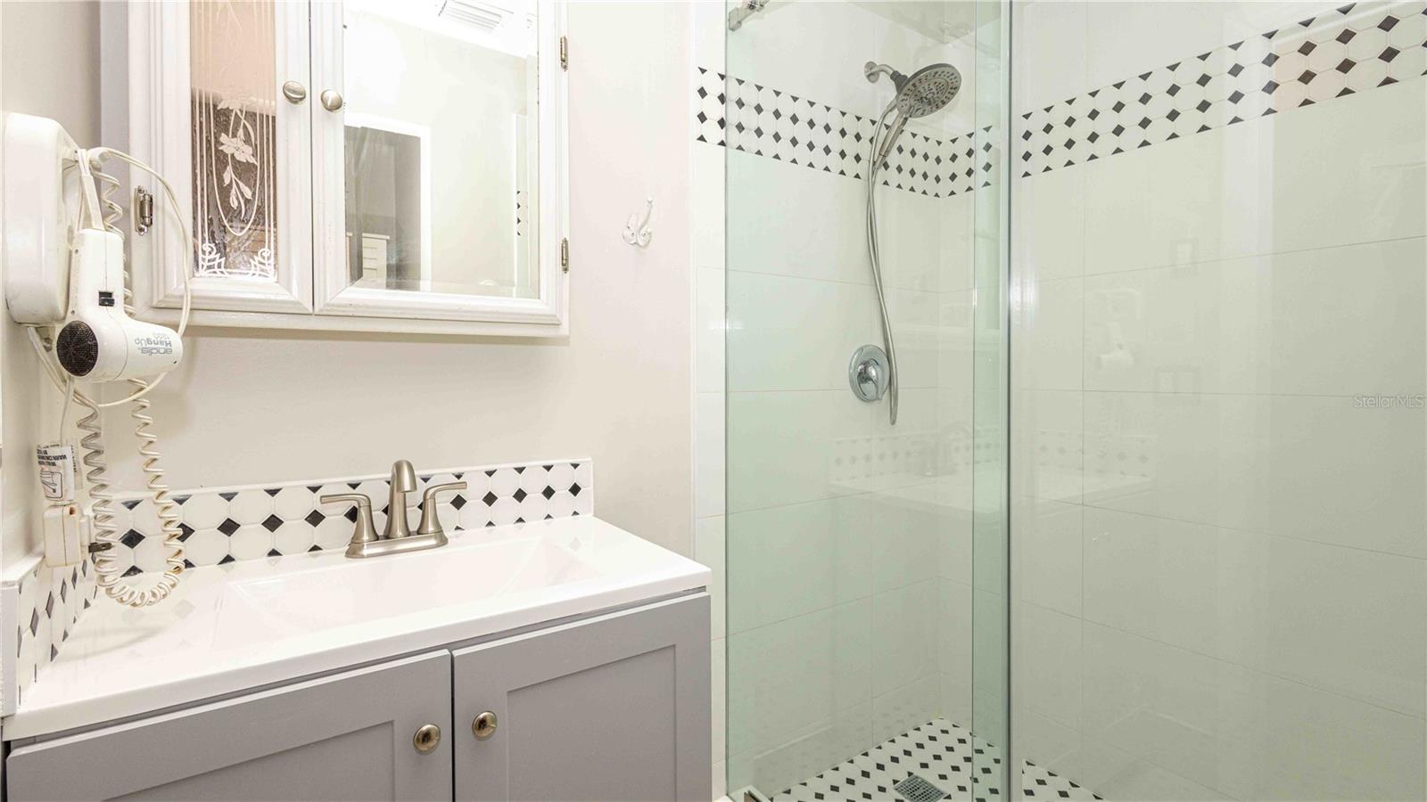 Image 18 of 25 For 5300 Locksley Avenue