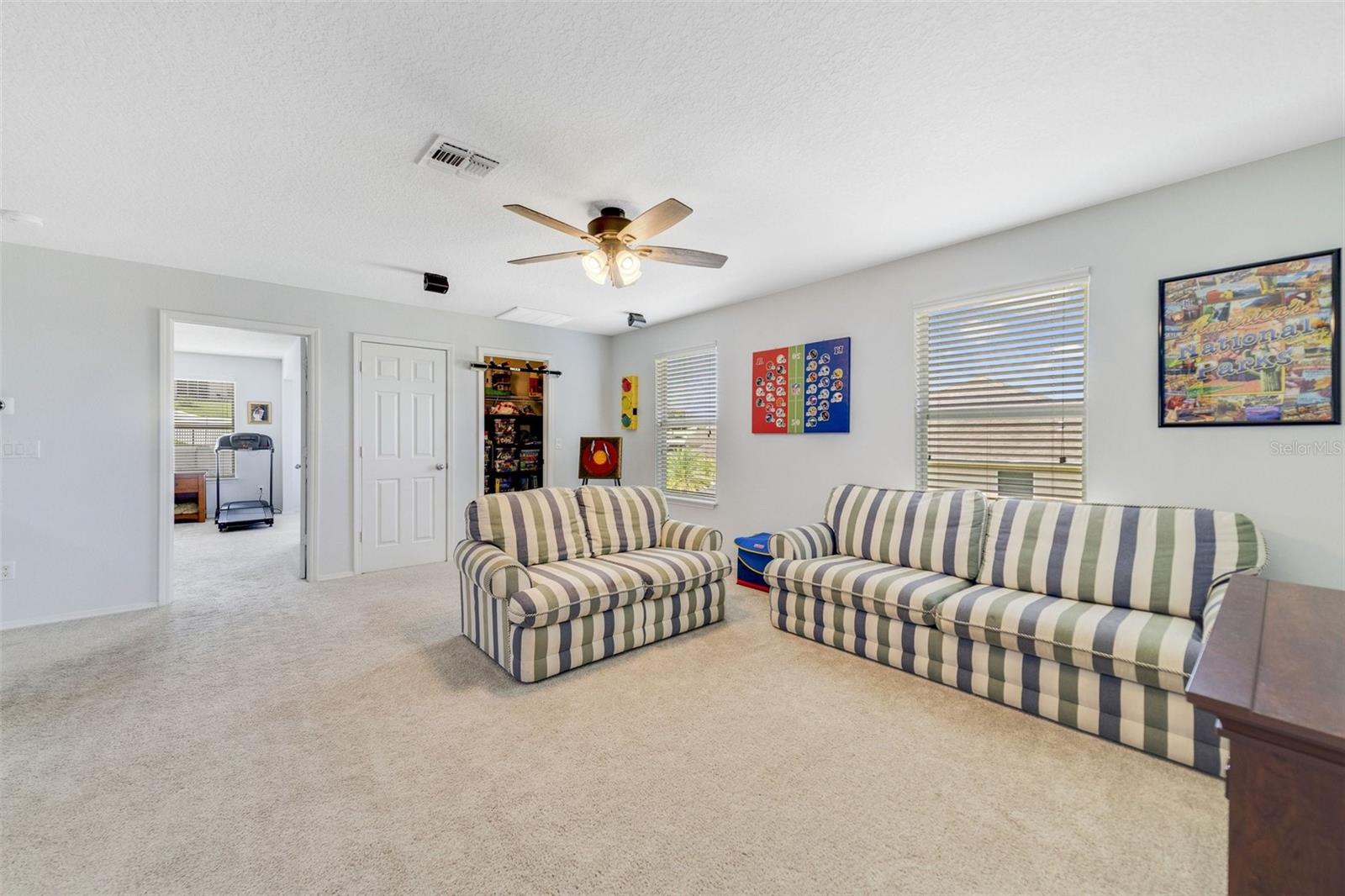 Image 18 of 47 For 352 Giovani Boulevard